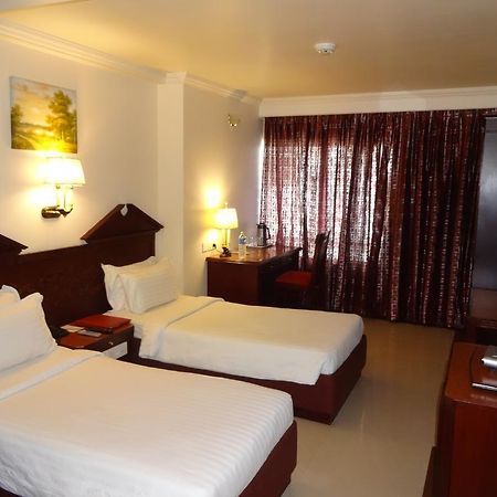 Westway Hotel Calecute Exterior foto