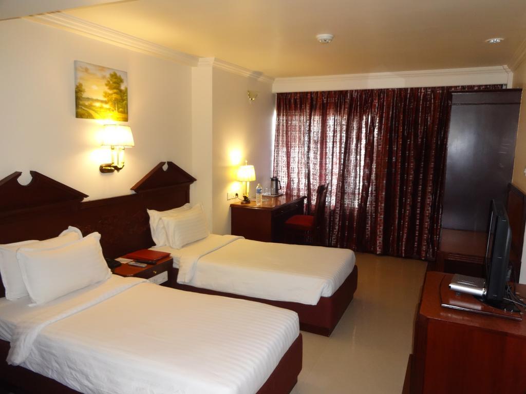 Westway Hotel Calecute Exterior foto