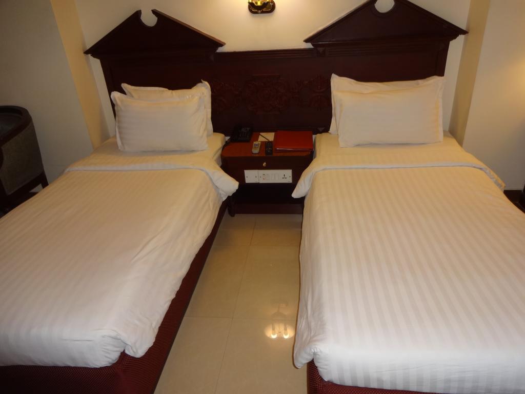 Westway Hotel Calecute Exterior foto
