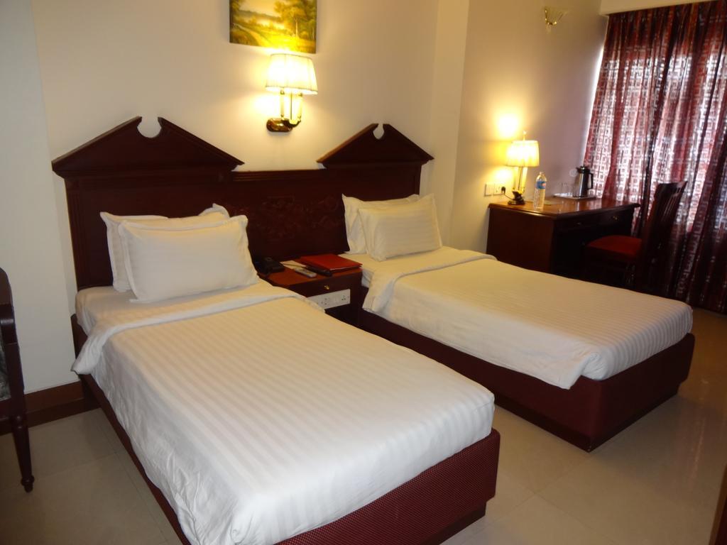 Westway Hotel Calecute Exterior foto