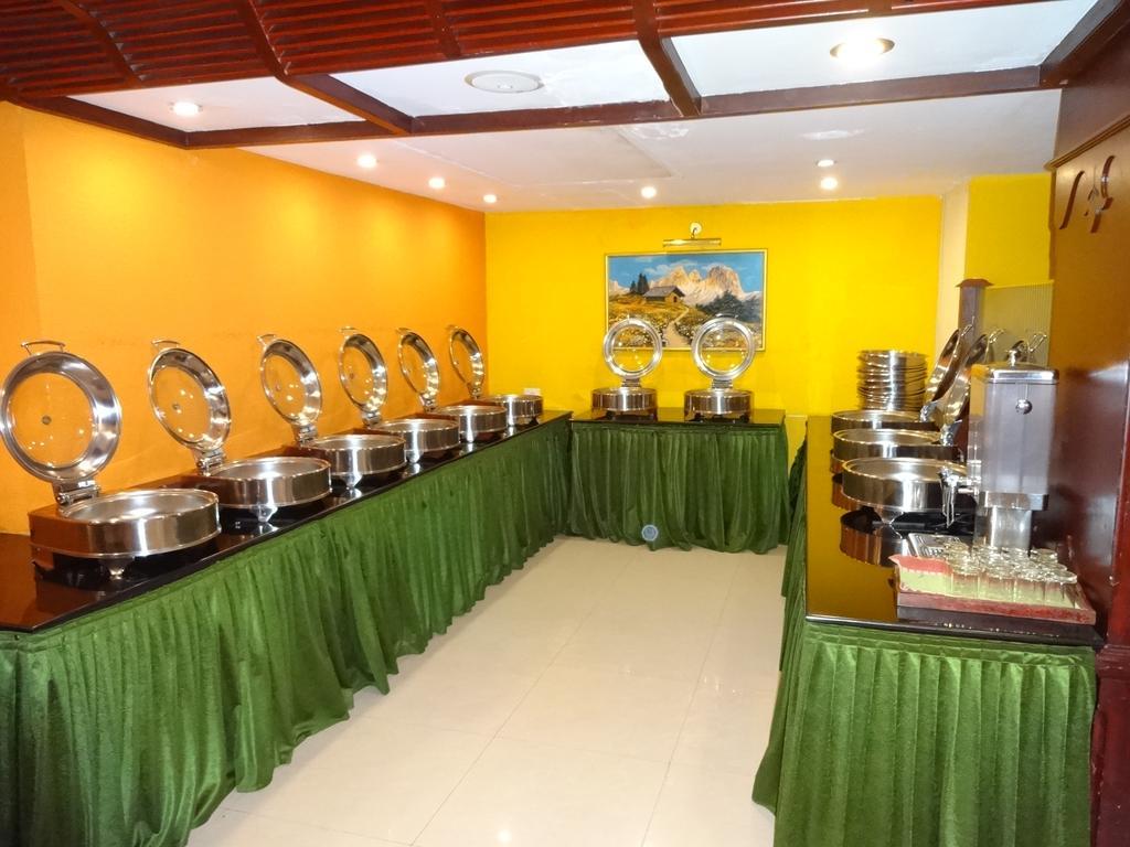 Westway Hotel Calecute Exterior foto