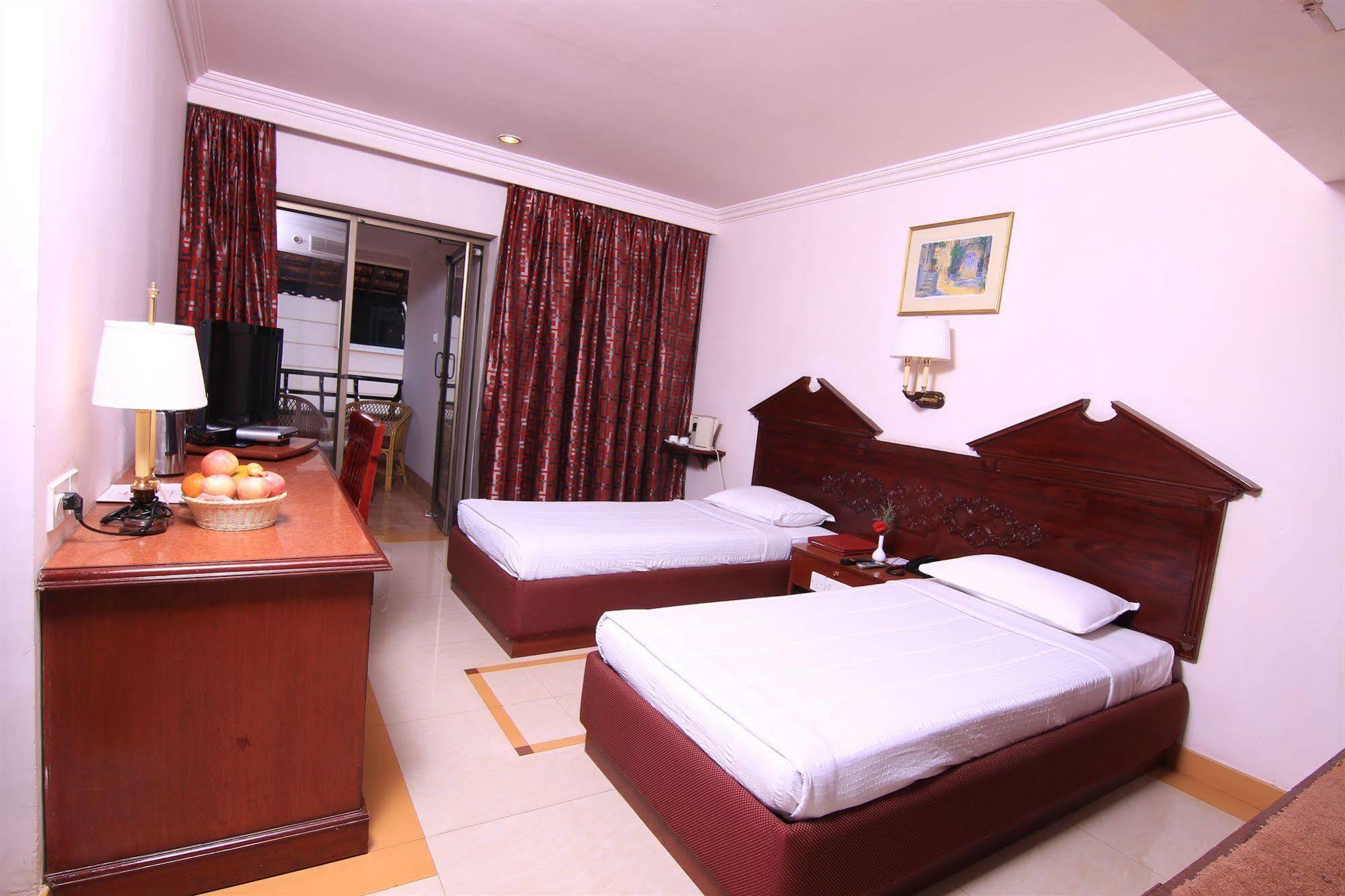 Westway Hotel Calecute Exterior foto