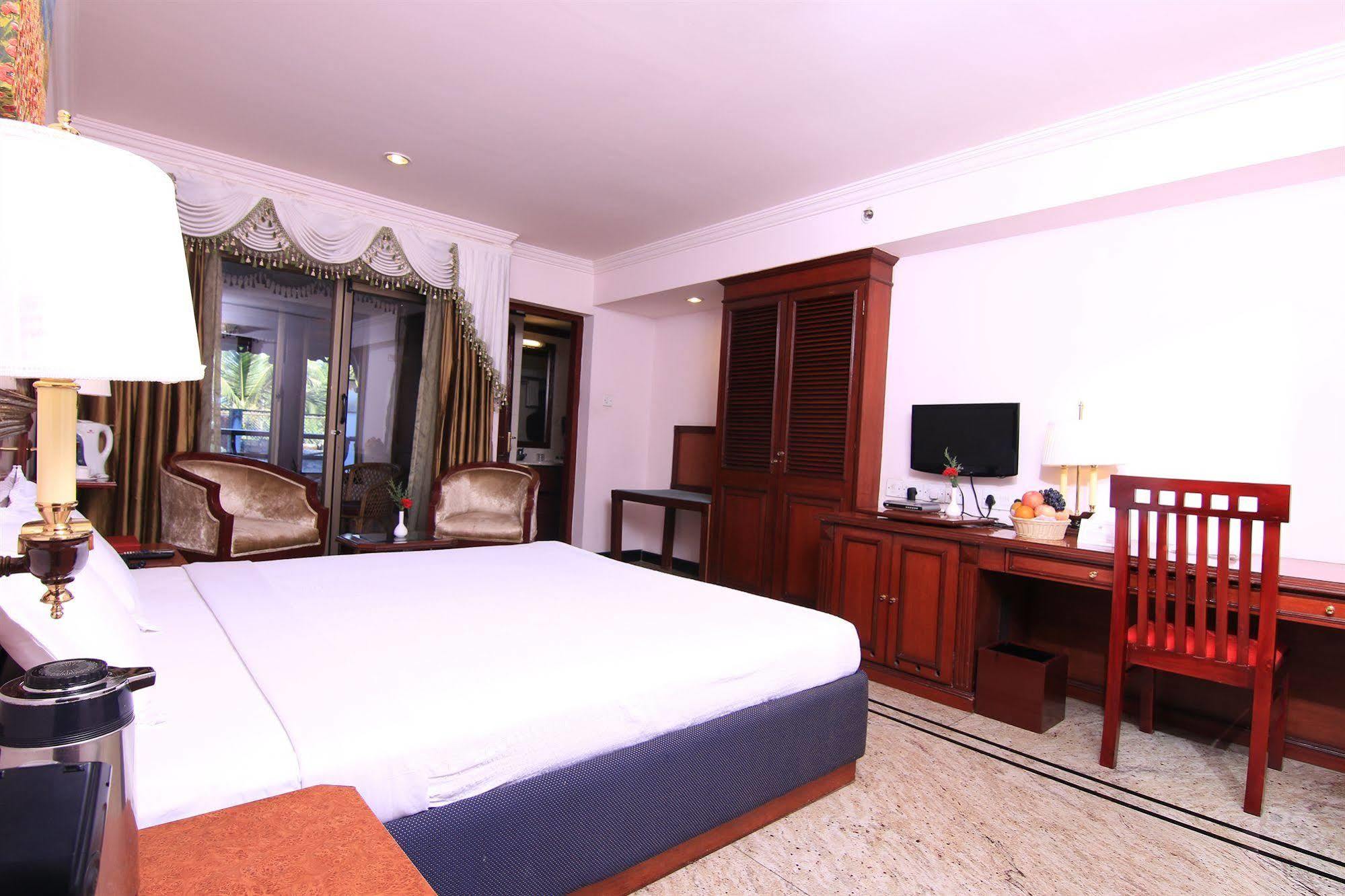 Westway Hotel Calecute Exterior foto