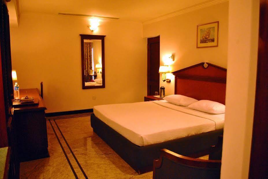 Westway Hotel Calecute Exterior foto
